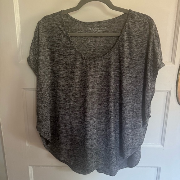 Beyond Yoga Gray Oversized High Low Short Sleeve T-shirt Size M / L - Picture 3 of 6